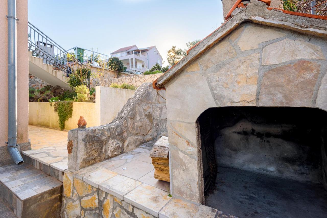 Apartments By The Sea Basina, Hvar - 11817 Apartment Vrbanj