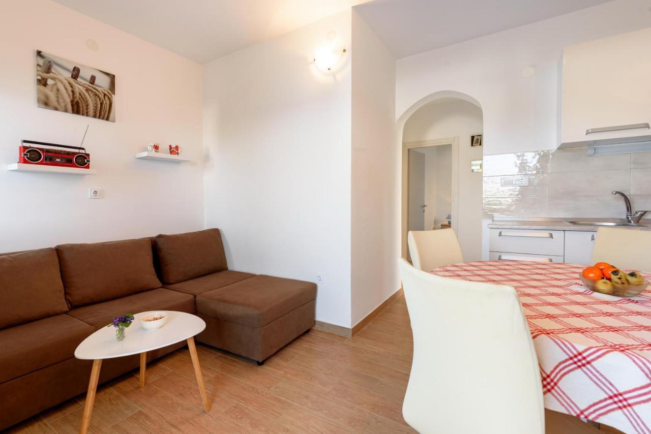 Apartments By The Sea Basina, Hvar - 11817 Apartment Vrbanj